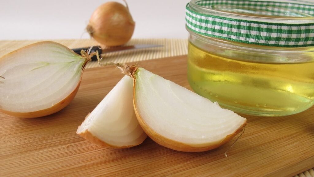 6 Natural Treatments for Tinnitus (Ringing in the Ear) - Onion Juice in The Ear