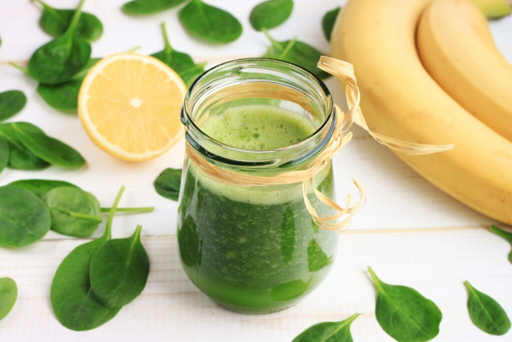 Health Uses of Spinach Juice & How to Make at Home - NaturalTreatment.com