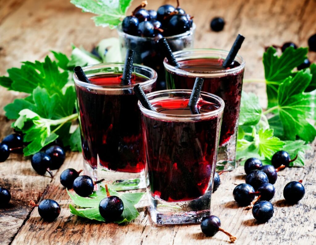 How to Make Blackcurrant Juice and Use at Home 3 How to Make Blackcurrant Juice Uses - Blackcurrant Juice Benefits - MyNaturalTreatment.com