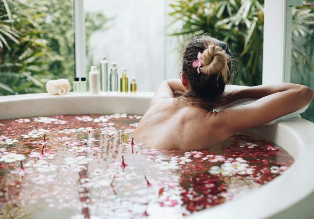 6 Medicinal Baths and Their Health Benefits - Bathing in Herbs - 9Pedia.com